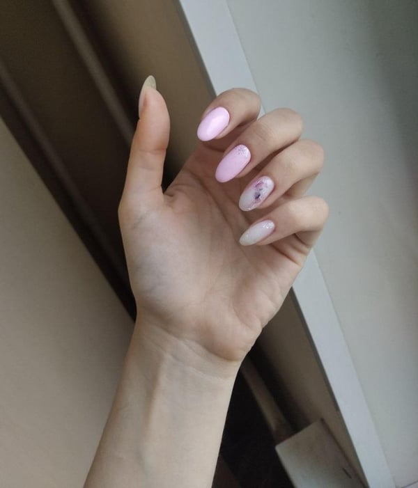 Picture by Honey_69_ saying 'My Pink Manicure'