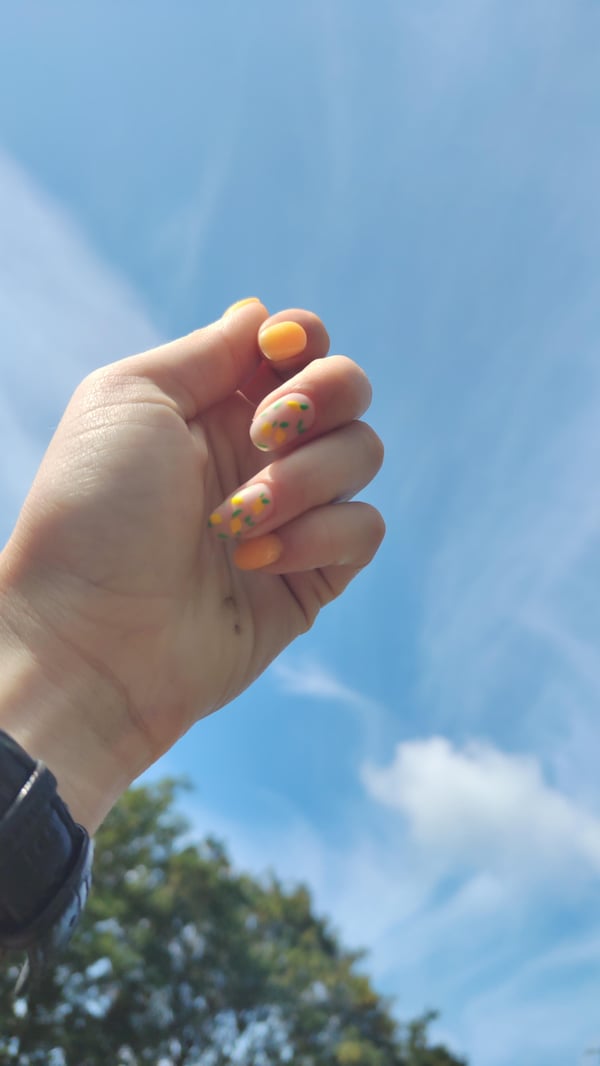 Picture by mkuijper298 saying 'I Love My Nail Tech 🍋'