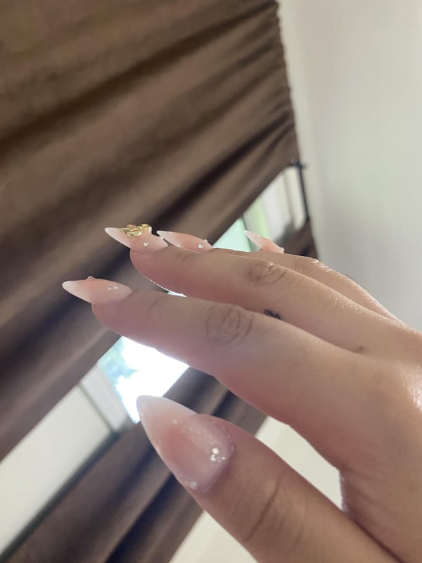 Picture by 999croissant showing 'Tried Out Douyin Inspired Nails! Wondering If These Acrylics Are The Right Thickness?' number 3