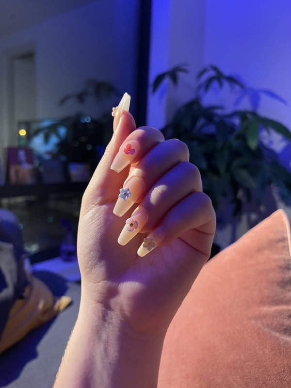 Picture by ugh_jules saying 'Flower Milky Nails done By Me :'