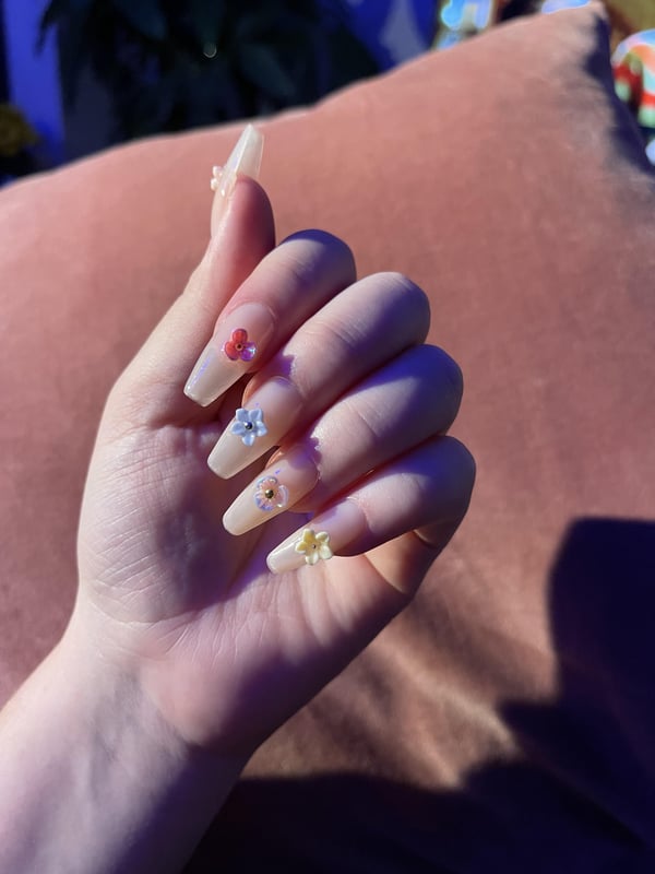 Picture by ugh_jules showing 'Flower Milky Nails done By Me :' number 2