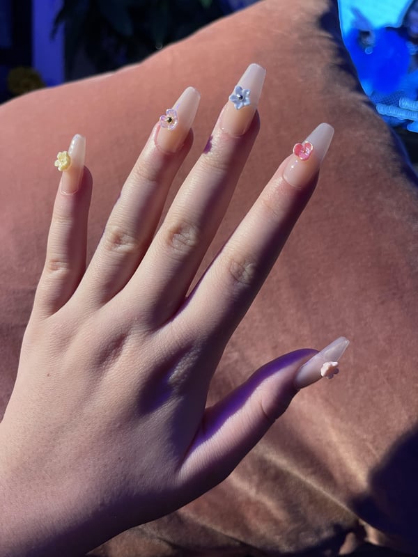 Picture by ugh_jules showing 'Flower Milky Nails done By Me :' number 3