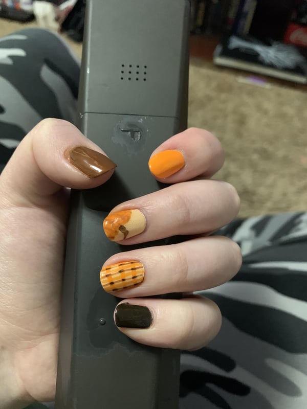 Picture by Beautiful_House_Elf showing 'Just Did Some Fall Nails' number 2