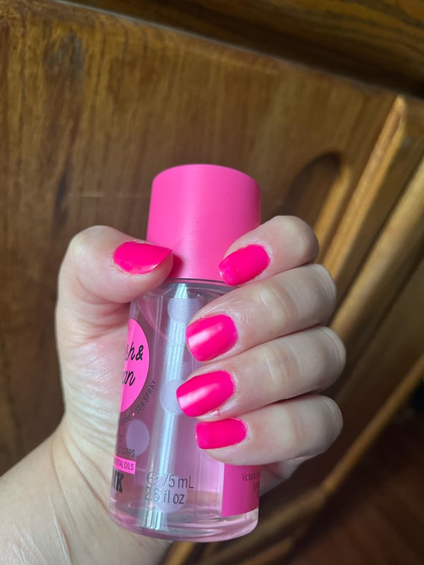 Picture by snakpakkid saying 'Some Times When I Buy Cheaper Nail Polish That I Like It’s Usually The Shiny Coat Kind. I Use Steam From Anything I’m Boiling To Make The Polish Coat Matte.'