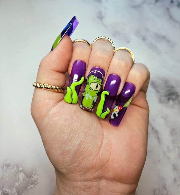 Picture by laurizzle22 saying 'Hand Painted/sculpted Kodos Nails 🛸'