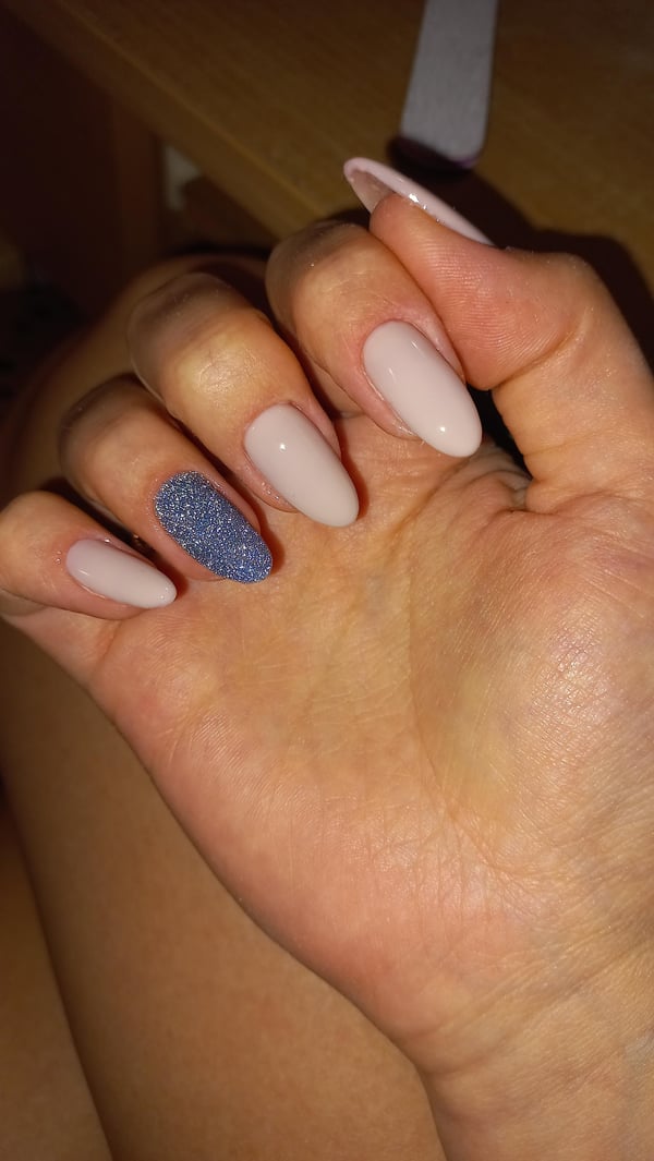 Picture by MoreFlovv saying '💫My Best Nails💫'