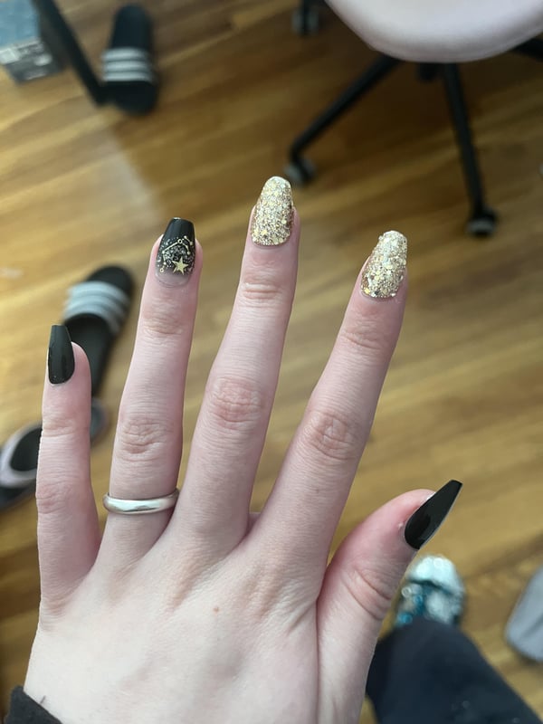 Picture by Gaming_Foxily saying 'Some Push On Nails I Got'