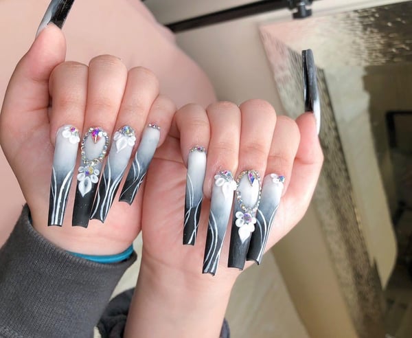 Picture by alexiustitus showing 'Beautiful Long Nails' number 4