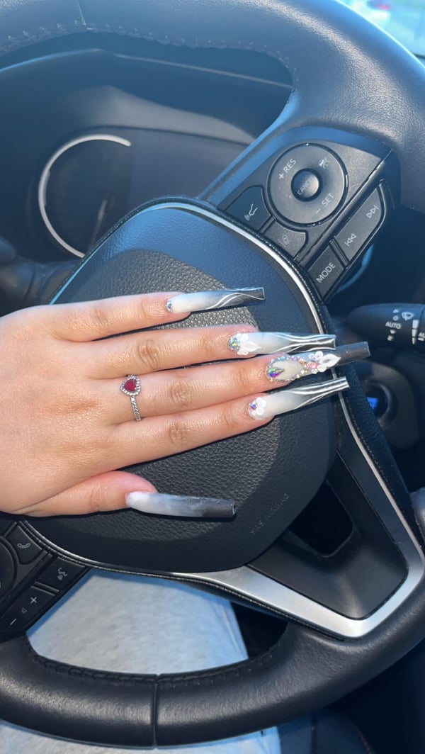 Picture by alexiustitus showing 'Beautiful Long Nails' number 1