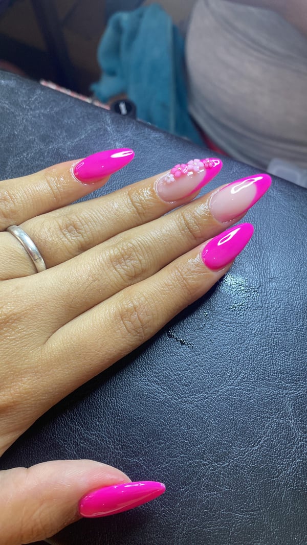 Picture by Aguussdani22 saying 'My Pink Nails😍🩷'