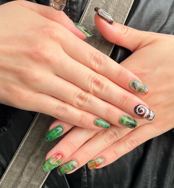 Picture by snaily23 saying 'Fishy Nails'