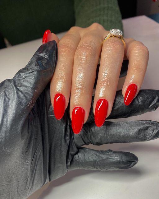 Picture by MistressAfroditax saying 'Ohh I Love Red Nails'