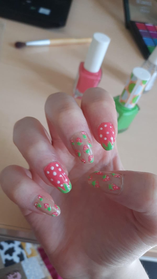 Picture by Desuwupocketcamp showing 'Strawberry Nails With Regular Polish! 🍓 🍰 🍓' number 2