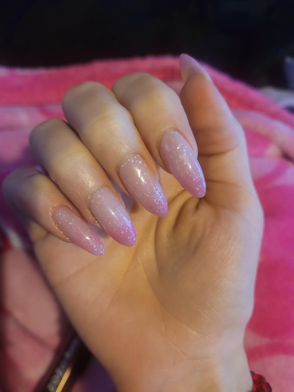 Picture by enotica showing 'Pink Ombre Color Change Nails.' number 2