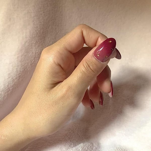 Picture by znorra saying 'New Nails 👀'