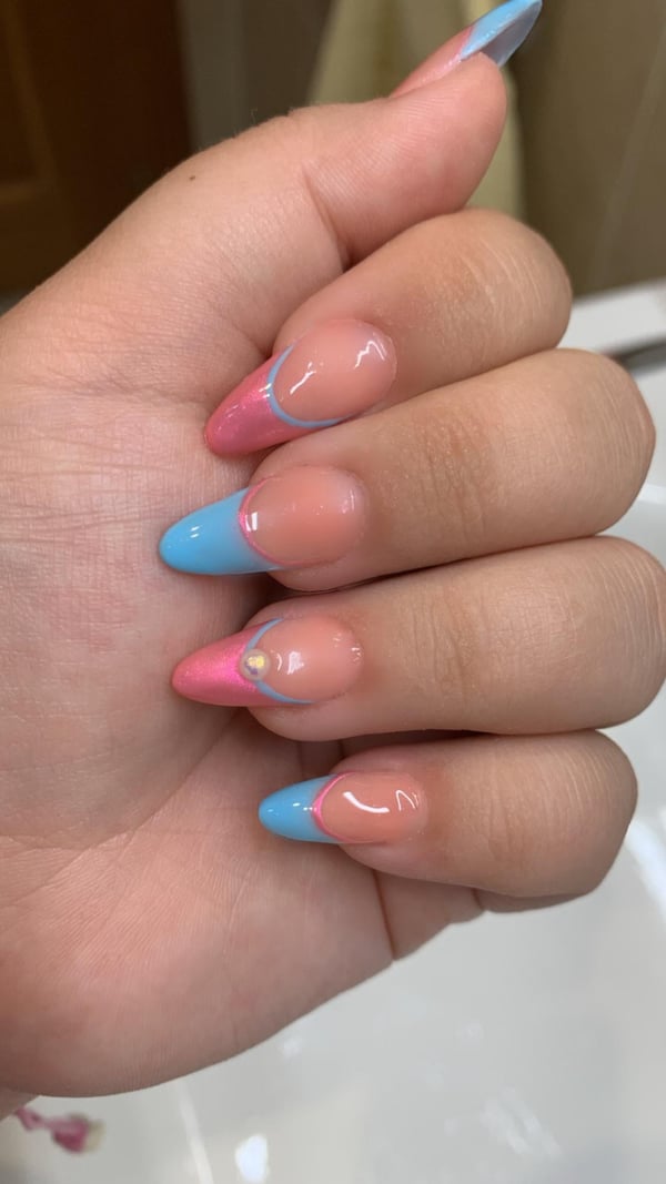 Picture by pay4rinaa showing 'I Loved The Barbie Nails Fever, Can We Please Go Back?😭' number 2