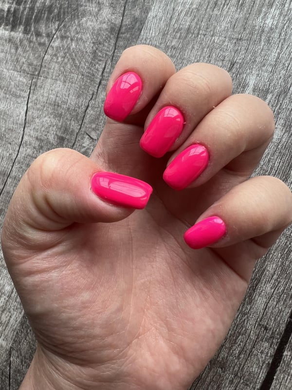 Picture by Gtinchen showing 'I Am Not Ready For Fall Nails Yet, First Time Trying A Neon Colour And I Love It. 💓' number 2