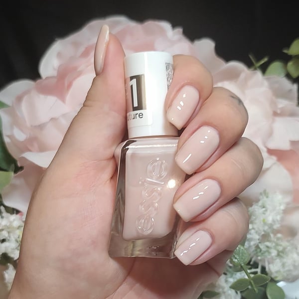 Picture by irycente93 showing 'Essie Gel Couture In Fairy Taylor #40 - Needed 3 Coats To Get It Even But I Love It 🥰' number 1