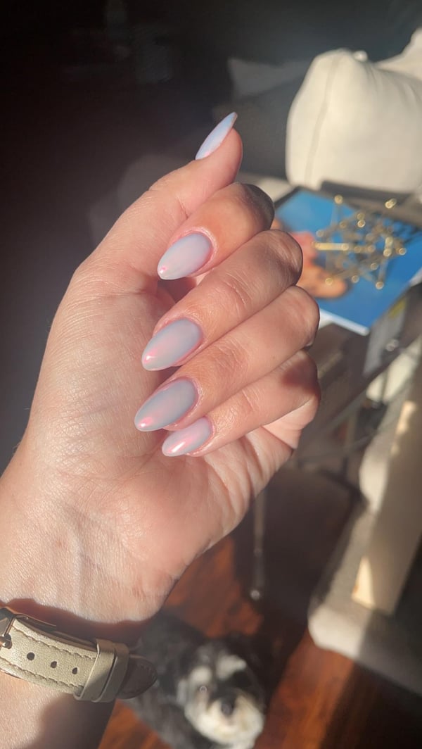 Picture by kcgirl1987 saying 'Summer Mani’s..been Literally Doing Chrome Almost Every Fill 😅🦄💅🏼'