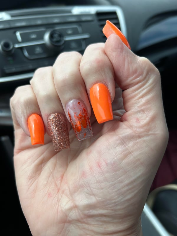 Picture by queen-of-support saying 'Autumn Nails'