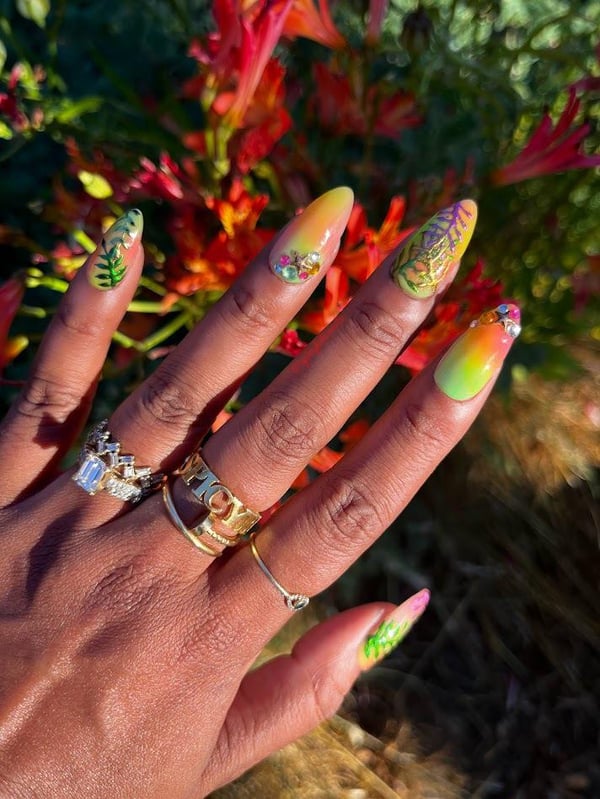 Picture by raquizze saying 'Give Me All The Tropical Vibes - Airbrush And Chrome Is Everything!'