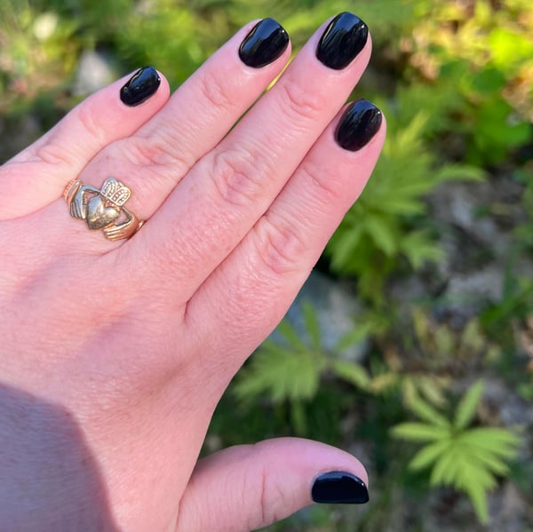 Picture by nattatalie saying 'Sometimes It’s Just Time For Black Nails.'