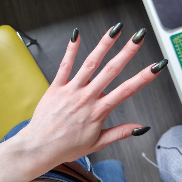 Picture by AshyTheVillain saying 'After 1 Year Of BIAB, I've Gone Back To Natural Nails!'